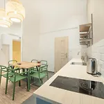 Dizzy Daisy Hostel