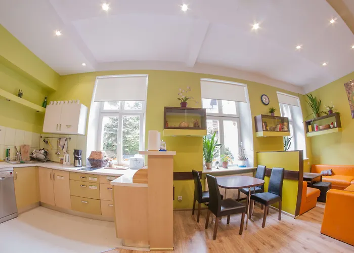 Dizzy Daisy Hostal *