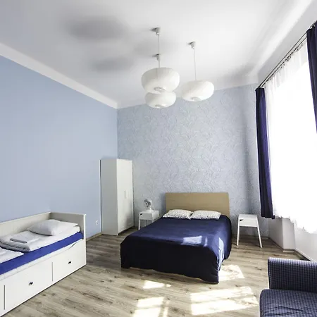 Dizzy Daisy Hostel *