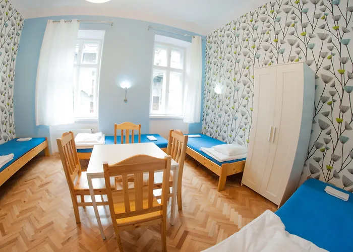 Dizzy Daisy Hostel *