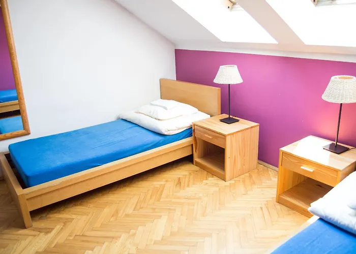 Dizzy Daisy Hostel *